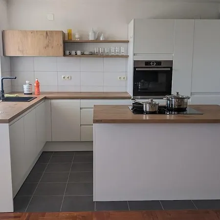 Apartman Stylish With Pool Access *