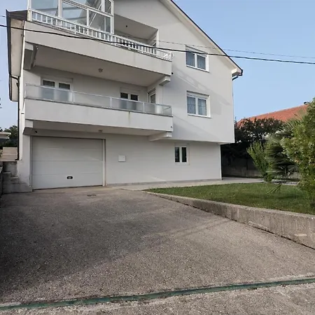 Apartman Stylish With Pool Access