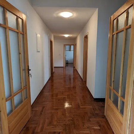 Stylish With Pool Access *